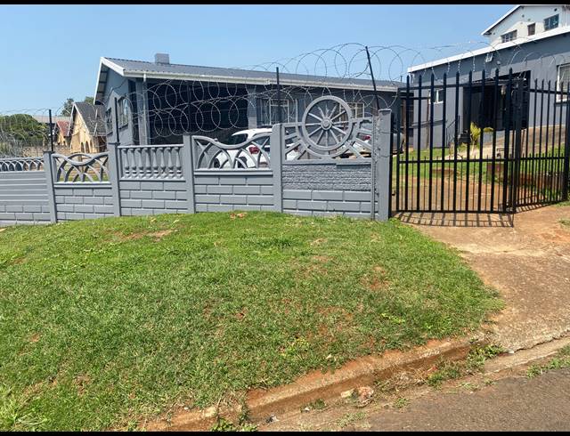 6 BEDROOM COMPOUND FOR SALE IN NORTHDALE